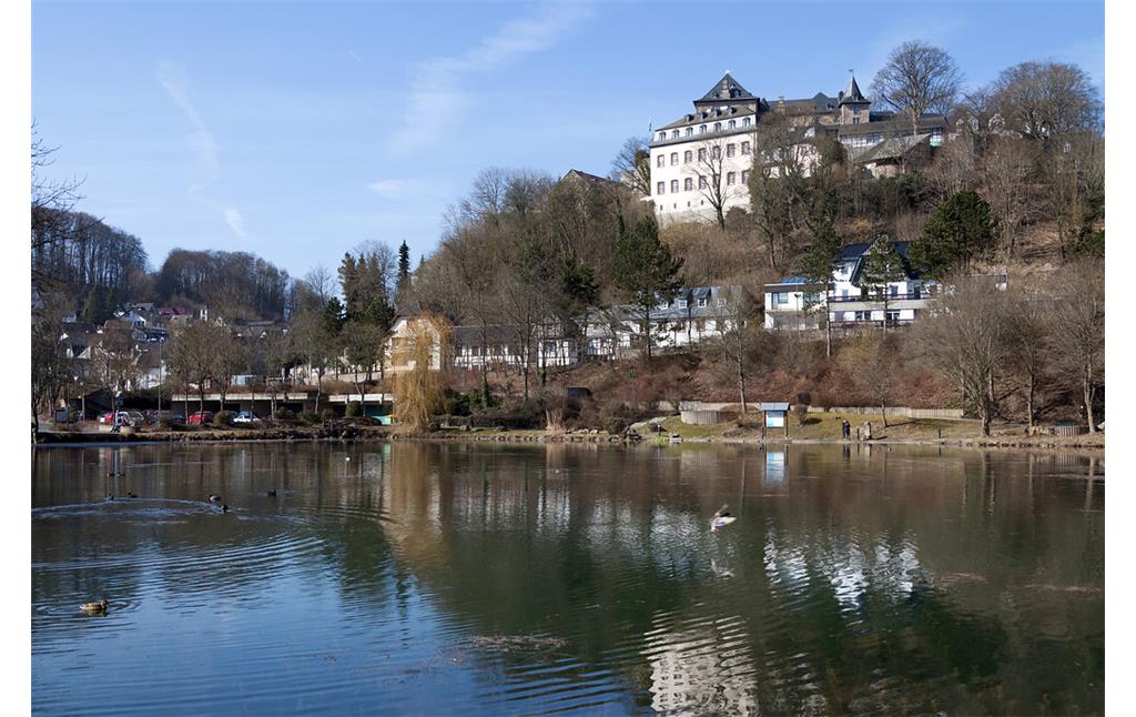 Blankenheim, Ortsansicht mit Burg und Schwanenweiher