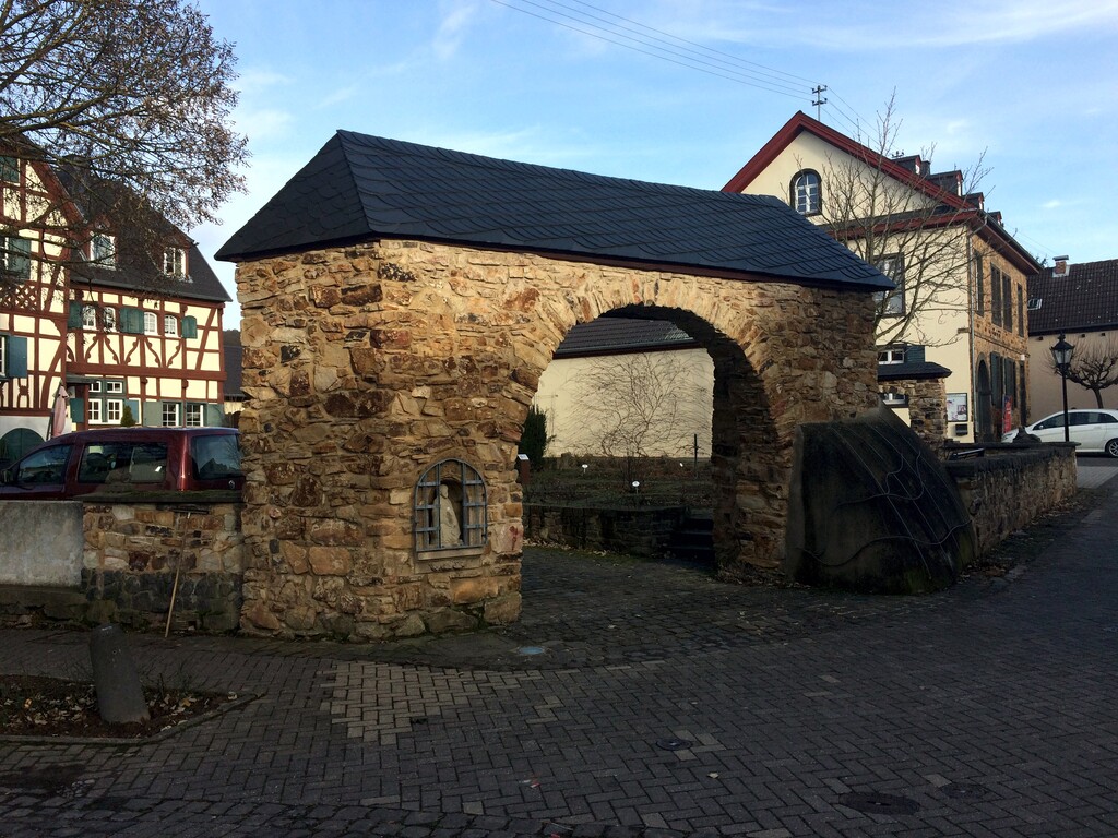 Torbogen des Zehnthofs in Sinzig-Löhndorf (2022)