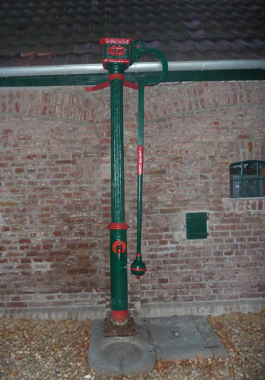 Abbildung 6: Historische Schwengelpumpe am Spritzenhaus Geyen (2009)