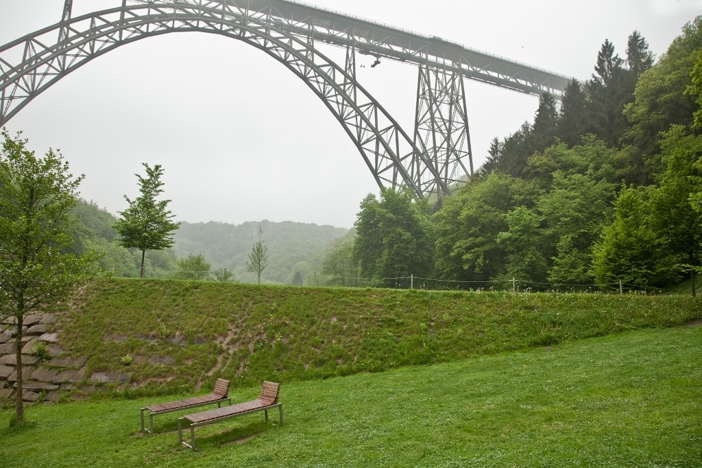 Blick auf die Müngstener Brücke und den Brückenpark Müngsten (um 2010)