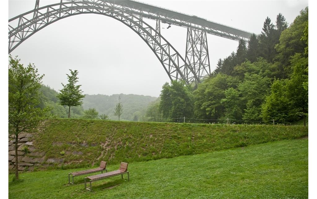 Blick auf die Müngstener Brücke und den Brückenpark Müngsten (um 2010)