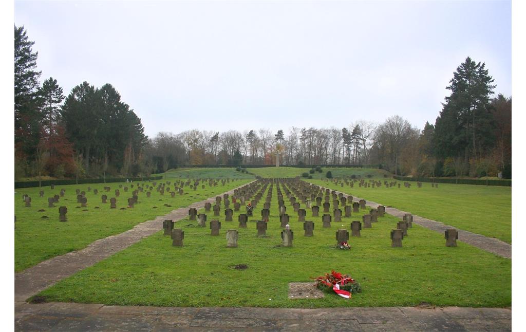 Reihengräber von Opfern der NS-Herrschaft auf dem Kölner Westfriedhof (2014).