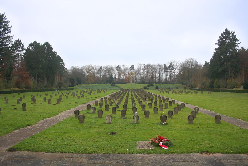 Reihengräber von Opfern der NS-Herrschaft auf dem Kölner Westfriedhof (2014).