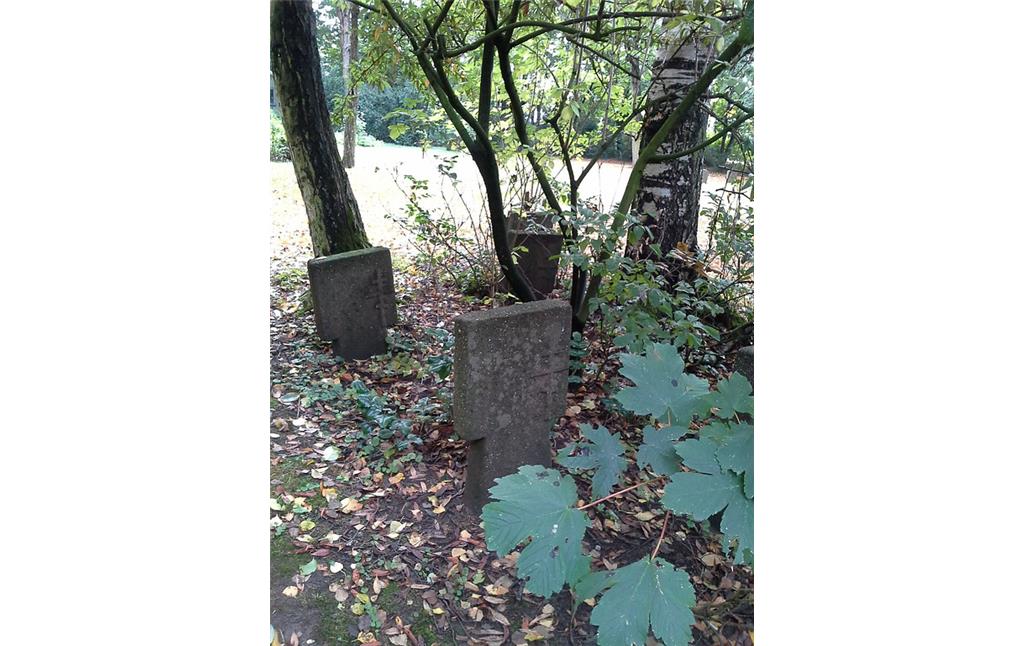 Russische Grabsteine auf dem Franzosenfriedhof in Voerde (2013)