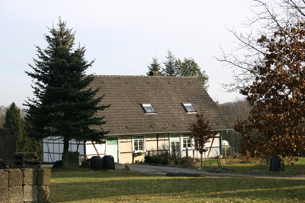 Das Fachwerkgebäude in Im Walde wurde zwischen 1840 und 1870 errichtet (2008).