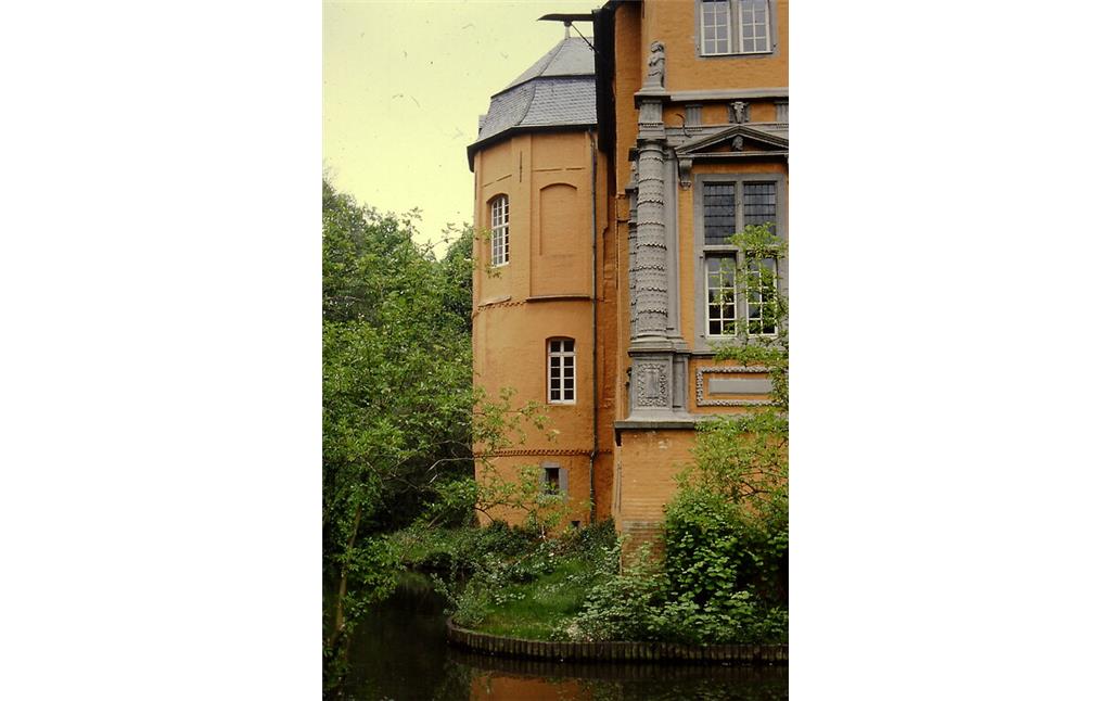 Mönchengladbach, Schloss Rheydt (1992). Westturm und renaissancezeitlicher Erker