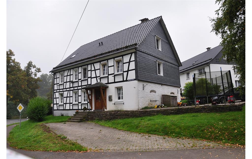 Zweigeschossiges Fachwerkgebäude im historischen Ortskern von Vordermühle (2013)