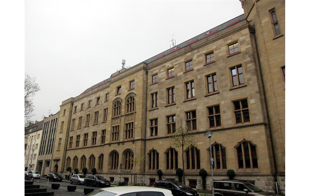 Teilansicht der ehem. Kaiserlichen Oberpostdirektion am Friedrich-Ebert-Ring in Koblenz (2014). Abgebildet ist die West-Fassade in der Casinostraße.