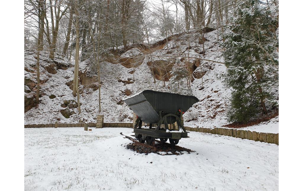 Lore im "Orania"-Marmorbruch in Weilburg im Winter (2021)