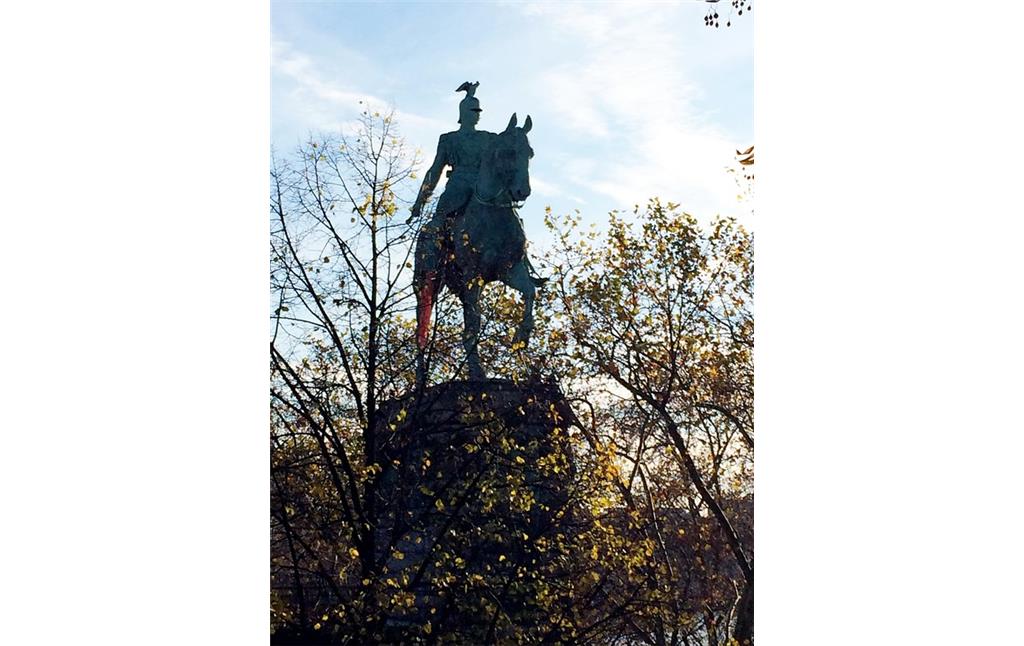 Reiterstandbild des letzten deutschen Kaisers, Wilhelm II., am südwestlichen Zugang zur der Kölner Hohenzollernbrücke