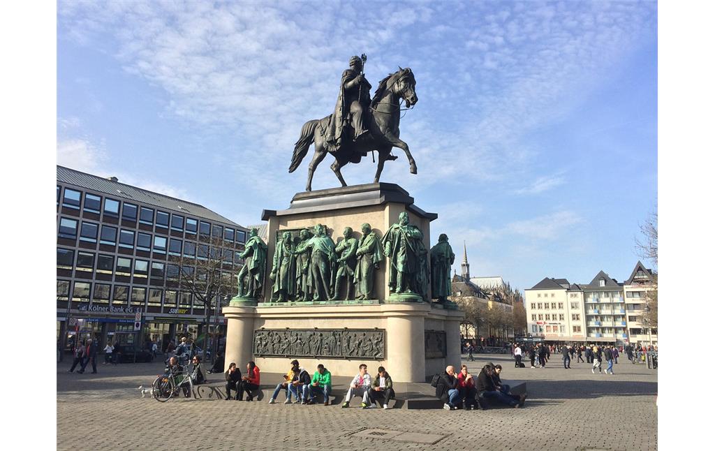 Das Reiterstandbild für den preußischen König Friedrich Wilhelm III. auf dem Heumarkt in Köln (2017)