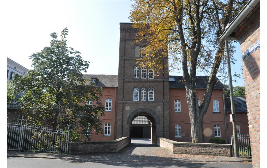Torhaus und Vorburg der Weißen Burg in Sechtem (2014)
