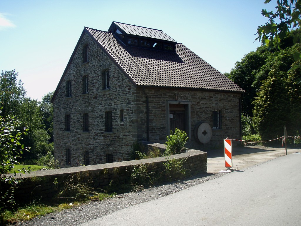 Wülfrath-Düssel, Düsseler Feld 3, Aprather Mühle - Ehemalige Wassermühle (2009)