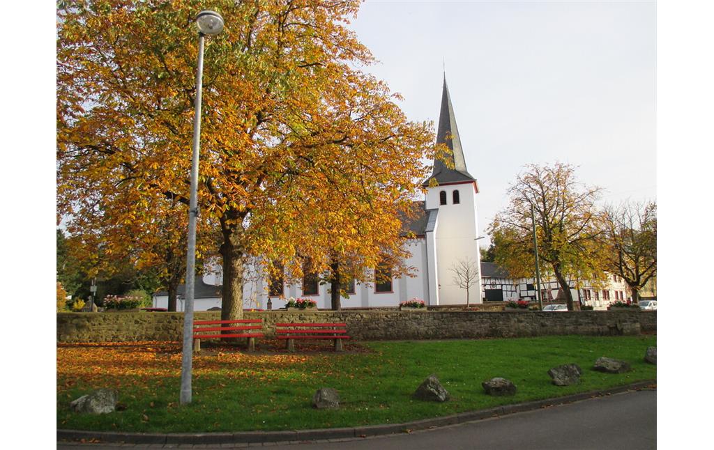 Katholische Pfarrkirche St. Laurentius in Iversheim (2014)
