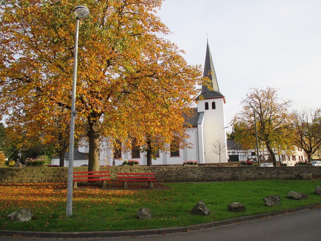 Katholische Pfarrkirche St. Laurentius in Iversheim (2014)