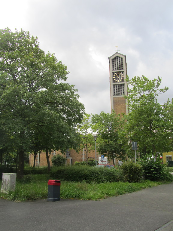 Katholische Kirche Sankt Wendelinus im Umsiedlungsort Berrenrath (2014)