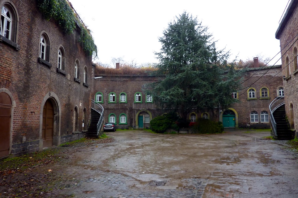 Innenhof des Reduit des Fort X in Köln (2014)
