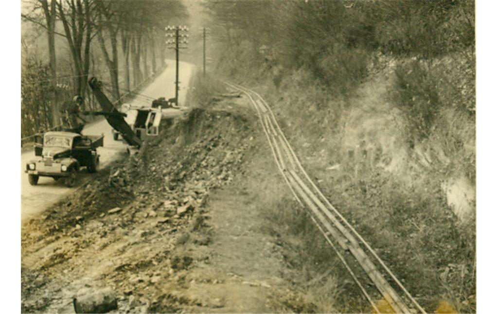 Alte Gleiszufahrt zum Steinbruch Eichhardt bei Wiehl. (1957)