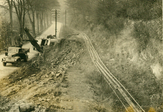 Alte Gleiszufahrt zum Steinbruch Eichhardt bei Wiehl. (1957)