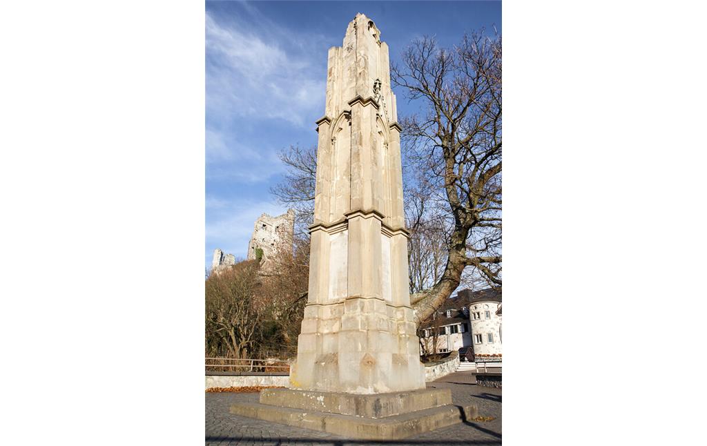 Kriegerdenkmal nahe der Burgruine Drachenfels in Königswinter (2015)
