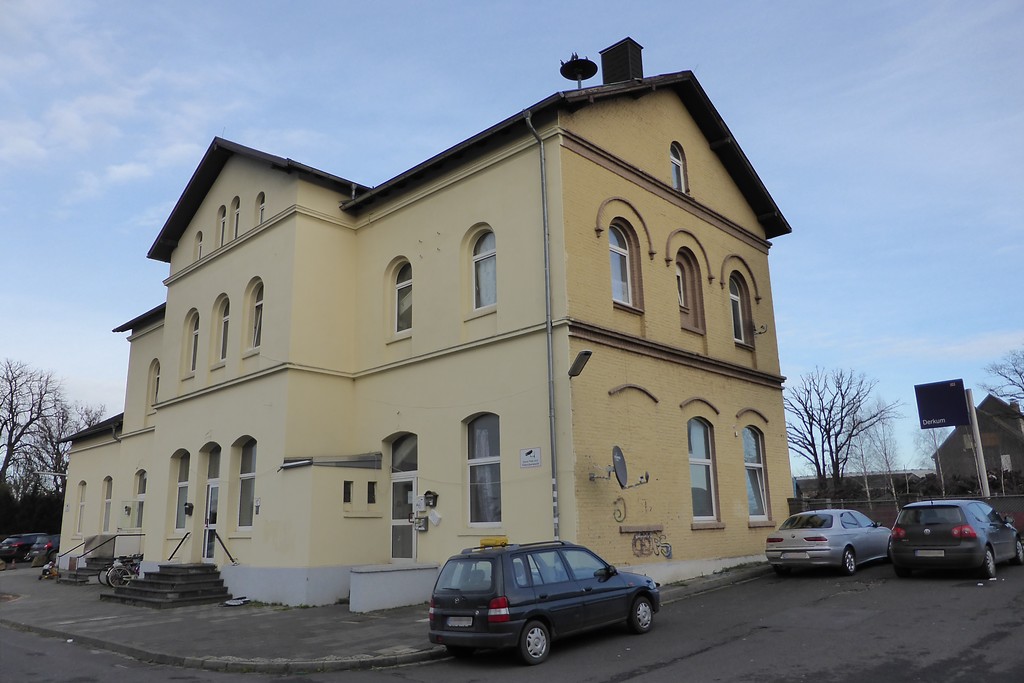 Empfangsgebäude des Bahnhofs Derkum (2014)