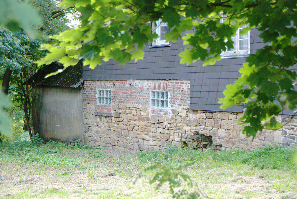 Bruchstein- und Ziegelmauerwerk einer Scheune in Neuenholte (2008)
