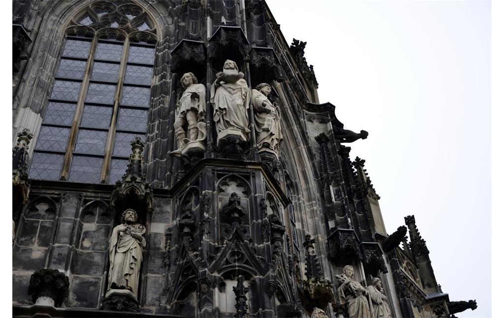 Statuen an der Südfassade des Aachener Doms (2014)
