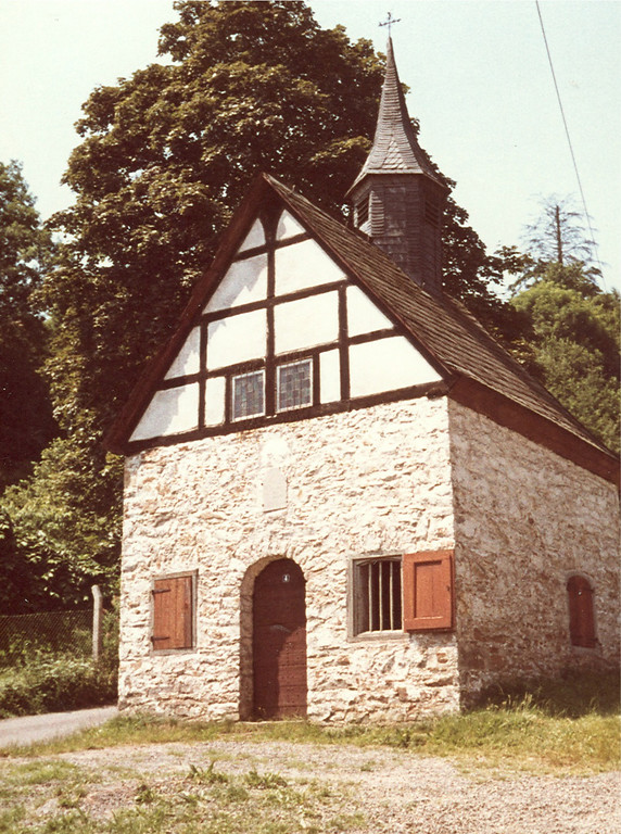 Historische Aufnahme der Rochuskapelle in Engelskirchen-Loope (um 1960).