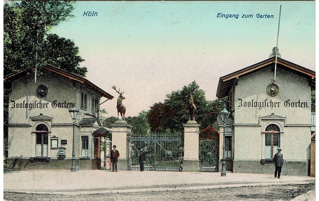 Historische Postkarte (um 1912): "Köln, Eingang zum Garten" mit einem Blick auf den Eingang zum Zoologischen Garten mit zwei seinerzeit dort stehenden Hirschfiguren.