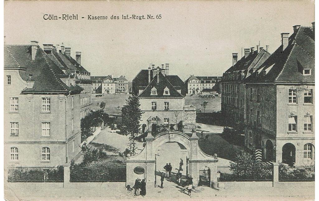 Historische Postkarte (vor 1918): Blick auf die Pforte Boltensternstraße der Kaserne in Köln-Riehl.