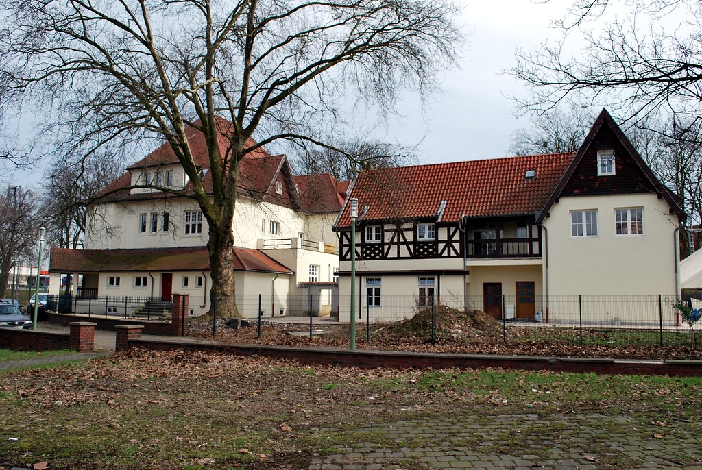 Direktorenvilla mit Kutscherhaus in der Siedlung Bliersheim, Duisburg-Rheinhausen (2013)