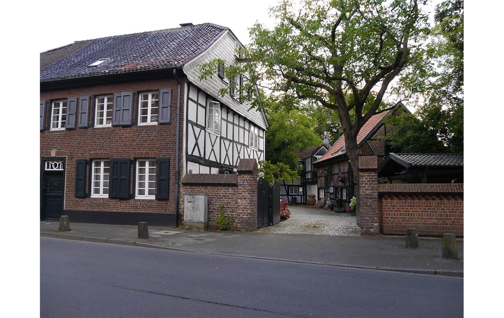 Hofanlage im Dorfkern von Urdenbach (2020)
