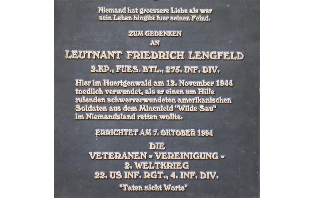 Gedenktafel für Friedrich Lengfeld (1921-1944) auf dem Gemeindefriedhof Hürtgen (Fotografie vom 27.10.2020).