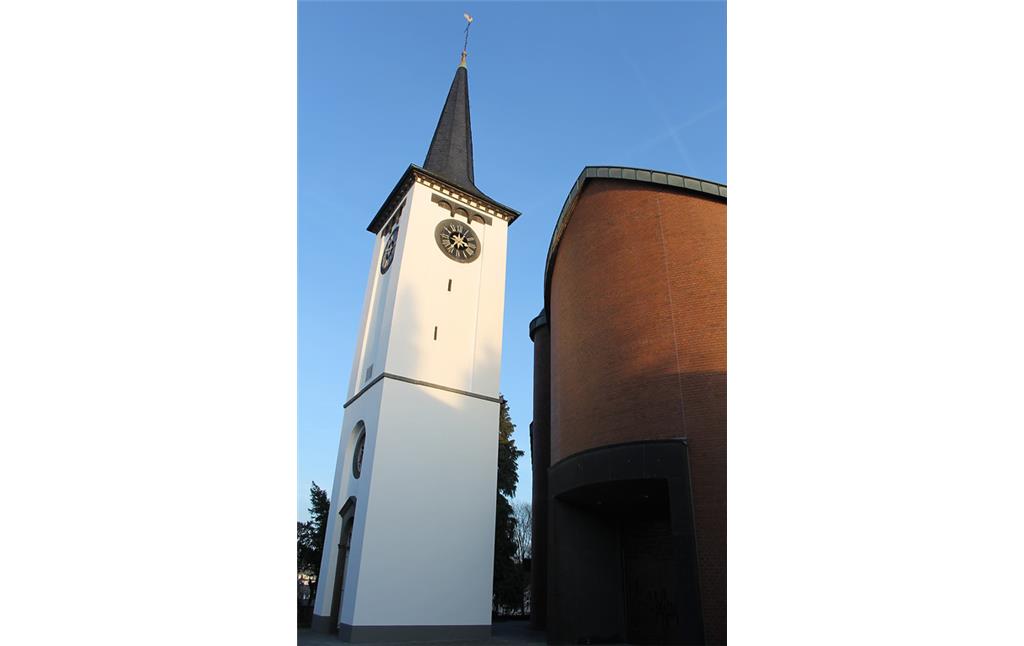 Katholische Pfarrkirche Sankt Michael in Wermelskirchen (2016).