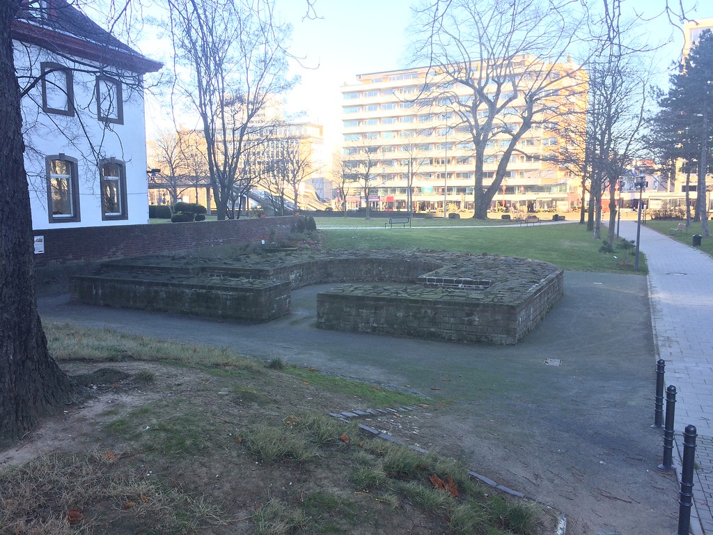 Konservierte Reste des Osttores des römischen Kastells Divitia in Köln-Deutz (2016)