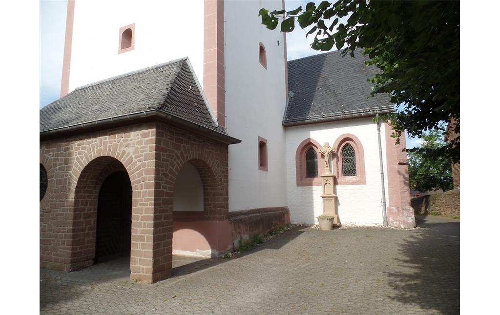 Steinkreuz an der Kirche St. Andreas in Glehn (2018)
