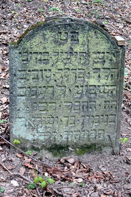 Grabstein auf dem Alten Jüdischen Friedhof in Bad Breisig-Rheineck (2013)