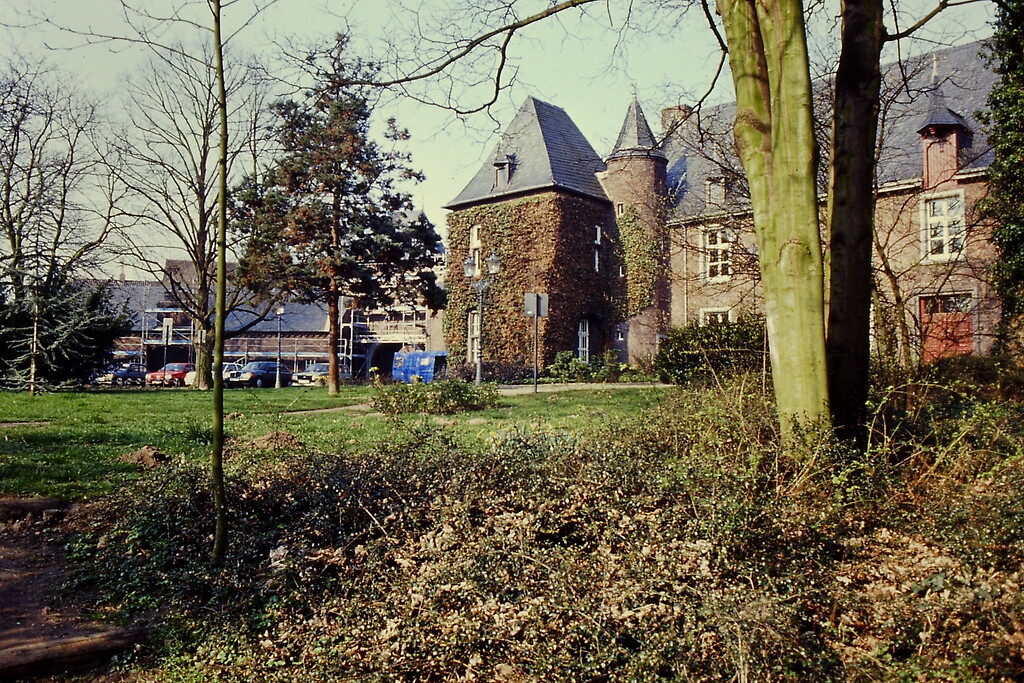 Issum (1990), Haus Issum