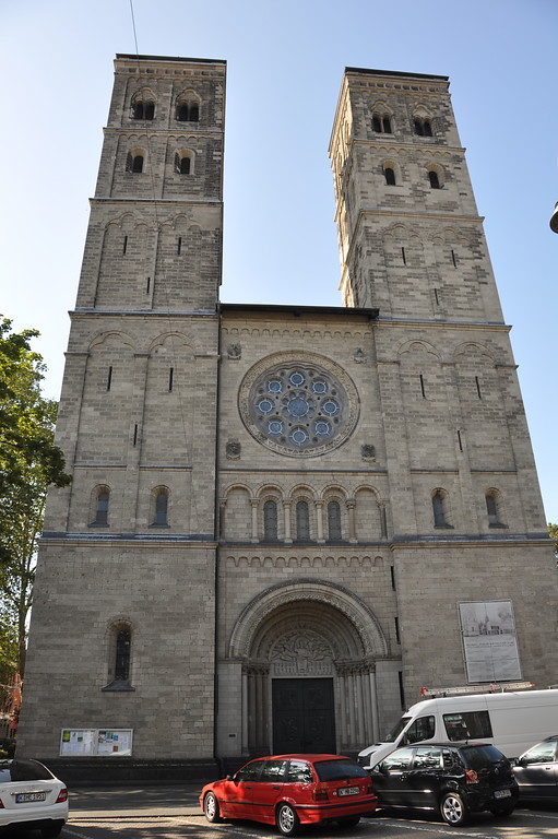 Pfarrkirche St. Heribert in Köln-Deutz (2019), Frontansicht.