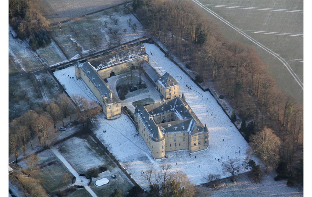 Burg Adendorf von Südwesten (2012)