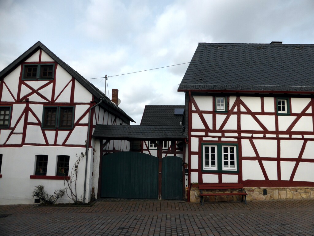 Fachwerkhäuser Sankt-Georg-Straße 11 (rechts) und 13 (links) in Löhndorf (2023)