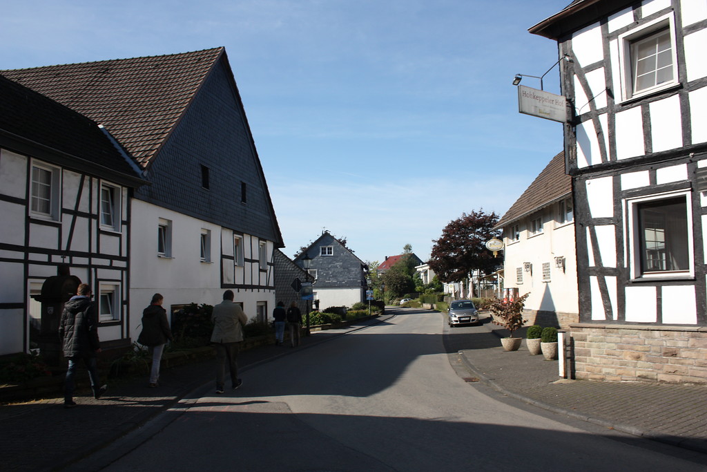 Historischer Ortskern: Laurentiusstraße nach Westen, Hohkeppel (2017)