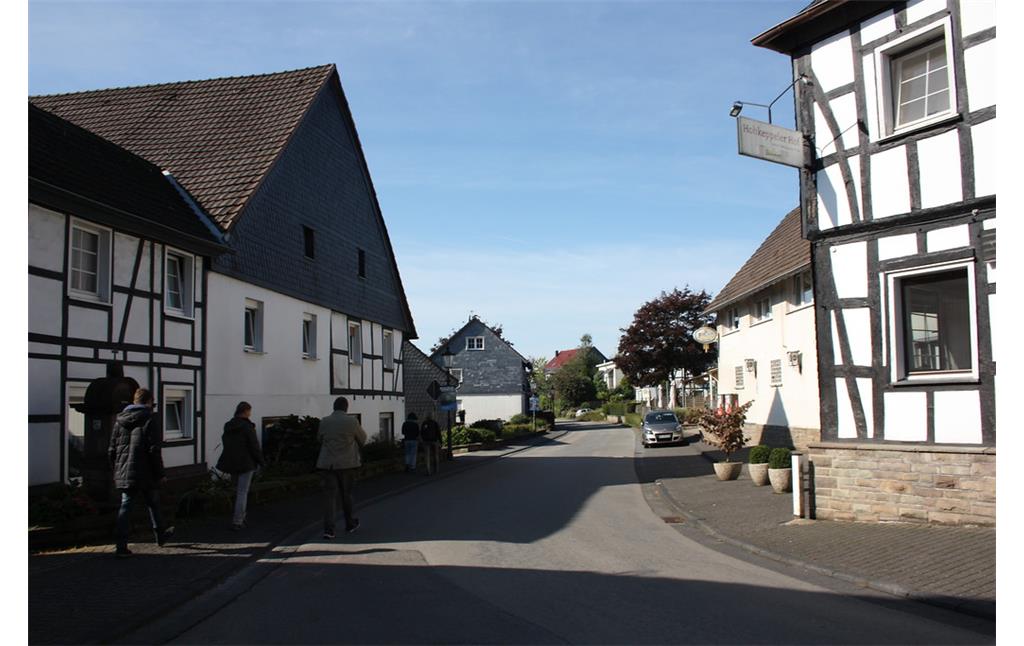 Historischer Ortskern: Laurentiusstraße nach Westen, Hohkeppel (2017)