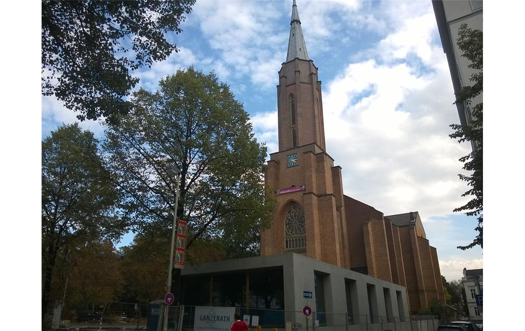 Kreuzkirche in Bonn vom Kaiserplatz aus gesehen (2014)