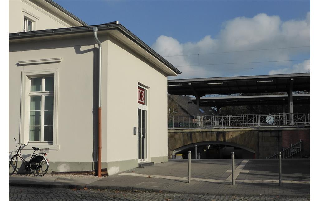 Zugang zu den Bahnsteigen am Personenbahnhof Brühl (2014)