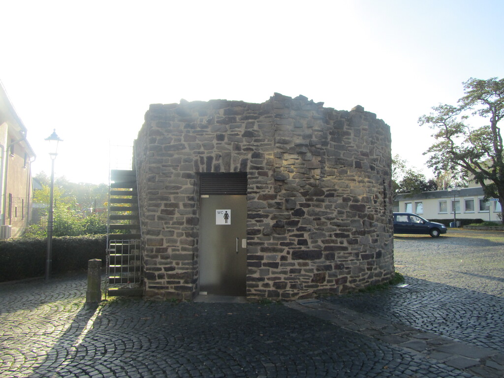 Ruine des mittelalterlichen Windmühlenturms am Prümer Wall in Rheinbach (2014)