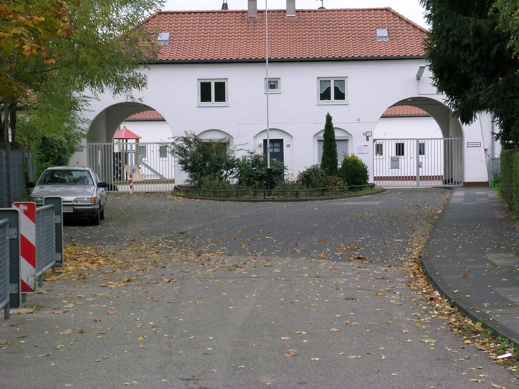Gemeinschaftsgrundschule Nibelungenstraße in Köln-Mauenheim (2003)