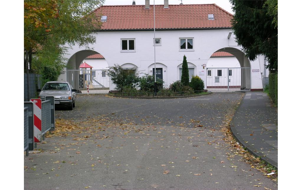 Gemeinschaftsgrundschule Nibelungenstraße in Köln-Mauenheim (2003)