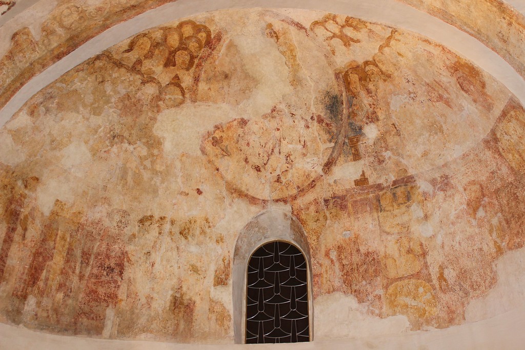 Katholische Pfarrkirche St. Margareta, Neunkirchen. Die Malereien in der südlichen Seitennische  Majestas Domini im Himmlischen Jerusalem (2014).
