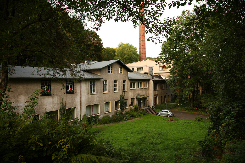 Östlicher Teil der Fabrikanlage Wilhelmsthal mit Schornstein (2008)